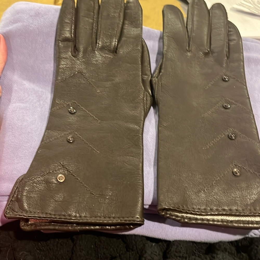 Elegant Brown Leather Gloves
